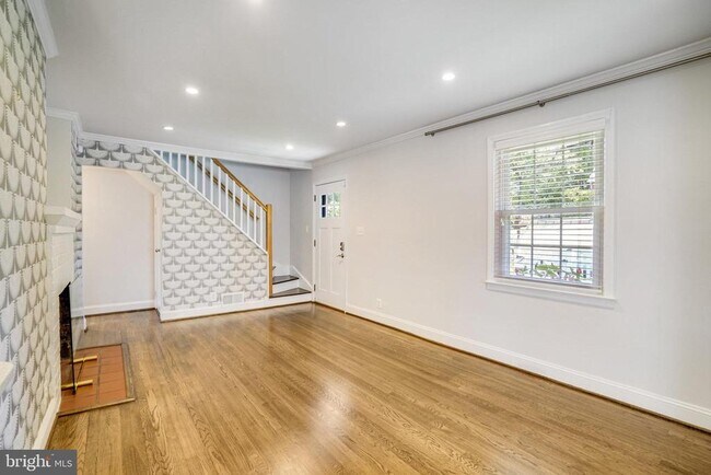 Building Photo - 740 Upland Pl