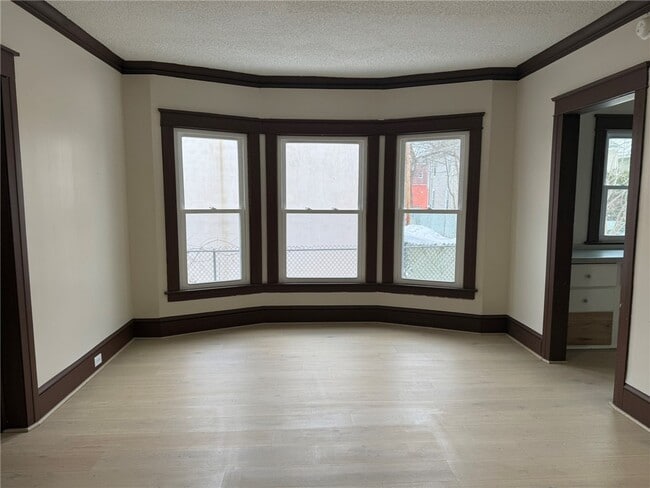 Building Photo - 414 Walnut St