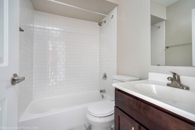 Building Photo - 1305 Turtle Creek Cir