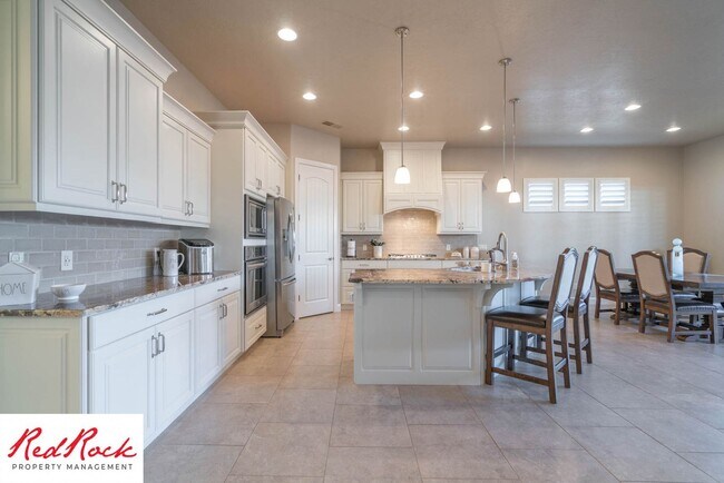 Building Photo - Stunning 3 Bedroom Fully Furnished Home. C...