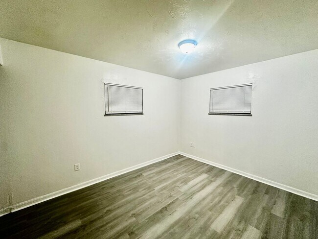 Building Photo - 5527 Bryson Dr