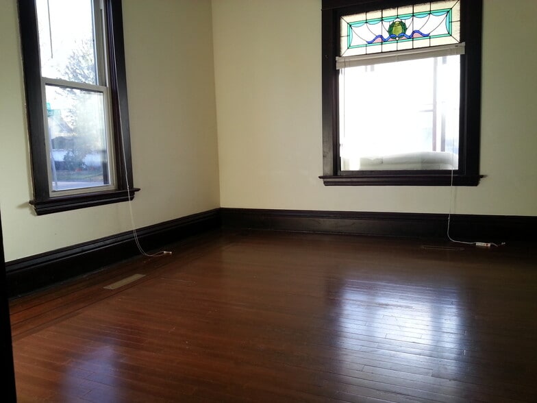 Building Photo - 1824 NE Taylor St