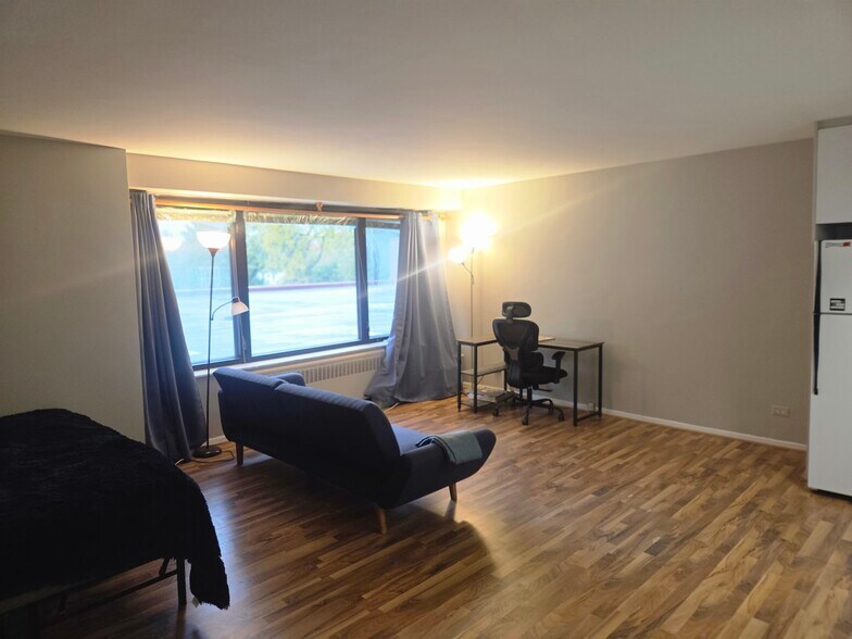 Building Photo - 3100 N Lake Shore Dr