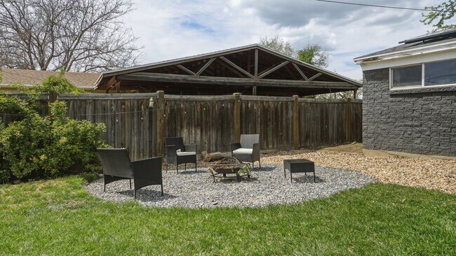 Building Photo - Charming and Quiet 3 bed Orem Home in Prime Location with Solar!!