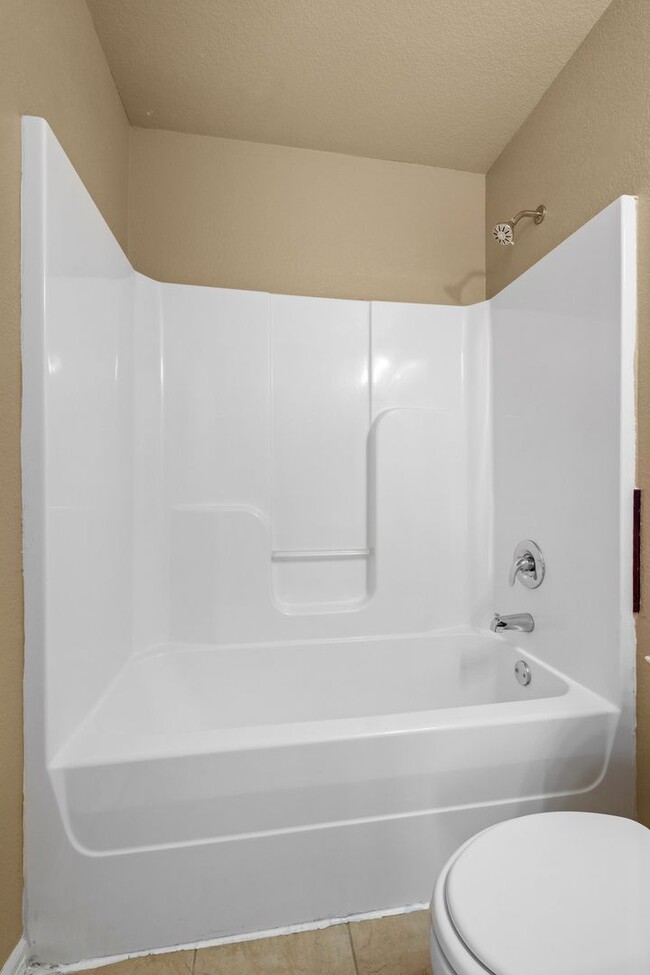 Building Photo - Updated Duplex in a perfect location!