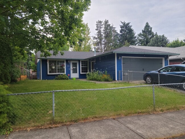 Building Photo - 650 SE Alder Ct