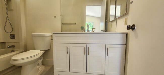 Building Photo - 8468001/37T