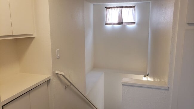 Building Photo - NICE 3 BED/2.5 BATH/2 CAR GARAGE/1590 SQ. ...