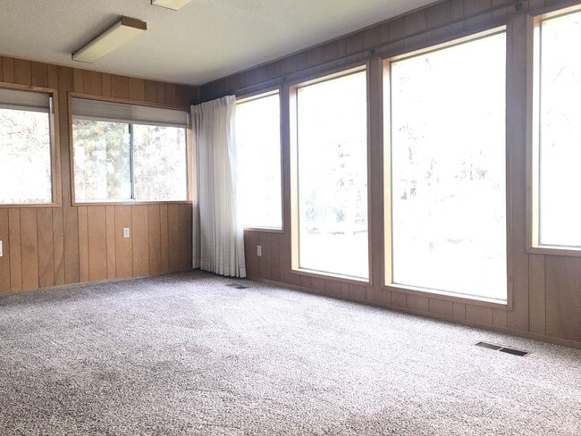 Building Photo - South Hill Charm