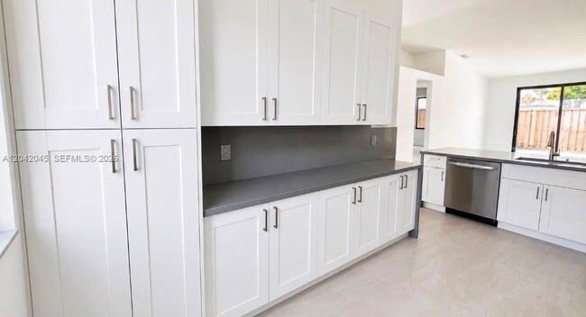 Building Photo - 6780 NW 186 Ter