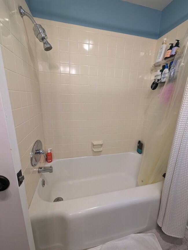 Building Photo - 1936 Smallwood Dr