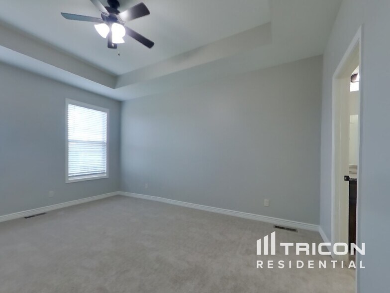 Building Photo - 1029 NE Copperwood Dr