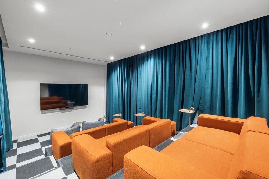 Building Photo - 11 NE 6th St