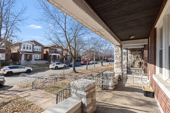 Building Photo - 5065 Lindenwood Ave