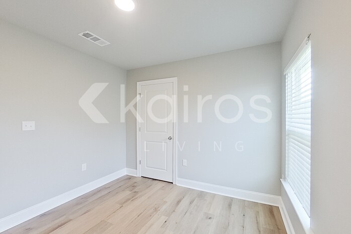 Building Photo - 13799 Pinyon Dr