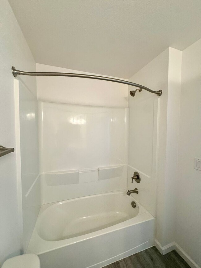 Building Photo - 401 Autumn Breeze Cir