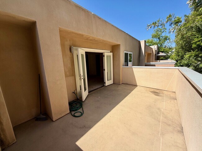 Building Photo - 120 S Mentor Ave