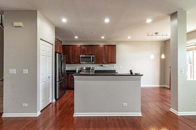 Building Photo - 1858 Crenshaw Cir