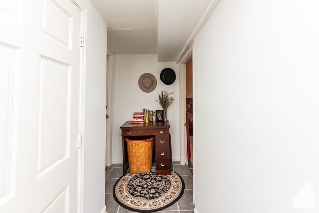 Building Photo - 2005 W Race Ave