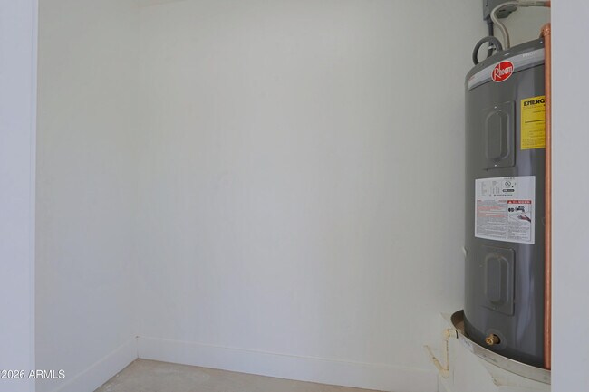 Building Photo - 454 S Pioneer