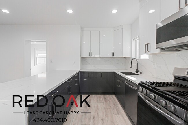 Building Photo - 608 W Hillcrest Blvd