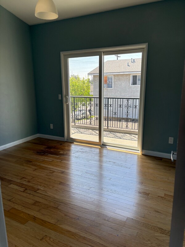 Building Photo - 1027 Newport Ave
