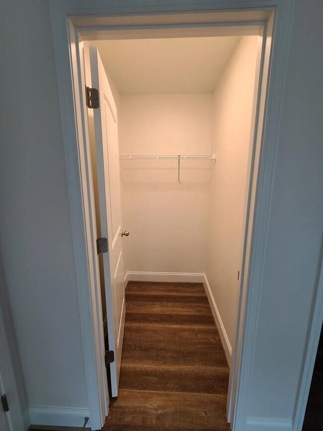 Building Photo - Sign a 12-month lease now and receive the ...