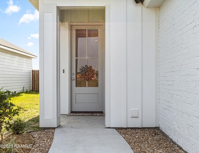 Building Photo - 208 Adry Ln