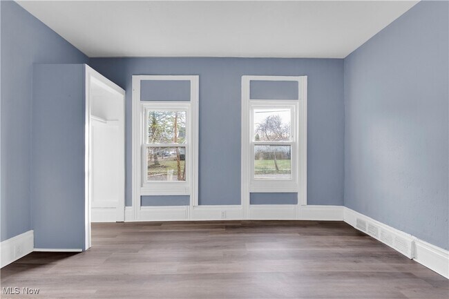 Building Photo - 2206 Kenneth Ave