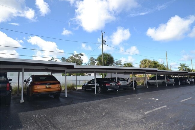 Building Photo - 2944 W Bay Dr