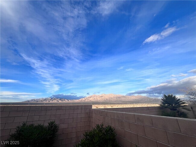 Building Photo - 7136 Crescentville Ave