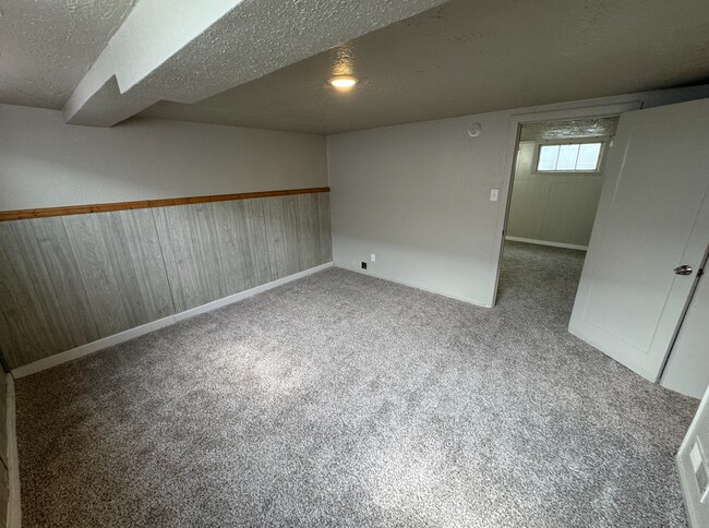 Building Photo - 140 N 200 E
