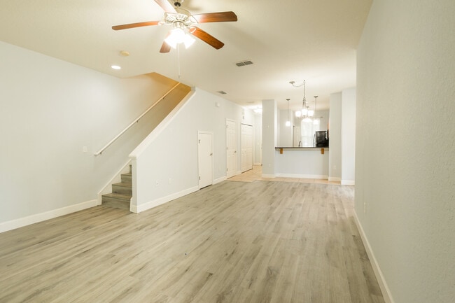 Building Photo - 2508 SW 35th Pl
