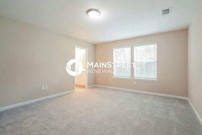 Building Photo - 3 Bedroom Pet-Friendly Home in Jacksonville, FL with Main Street Renewal