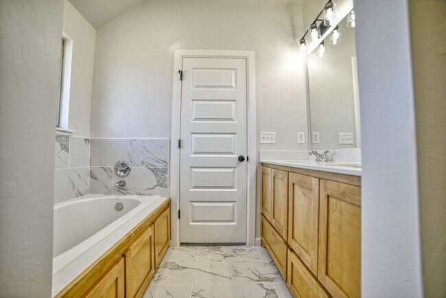 Building Photo - Brand New Home in Washington!