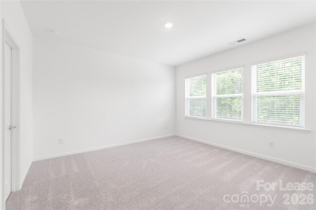Building Photo - 302 Silver Fleet Dr