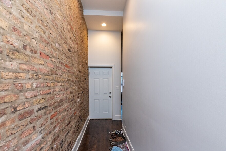 Building Photo - 625 E Groveland Park