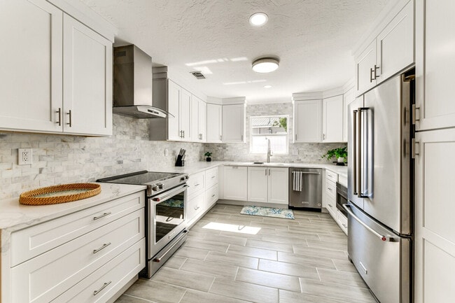 Building Photo - 2473 Yorkshire Dr