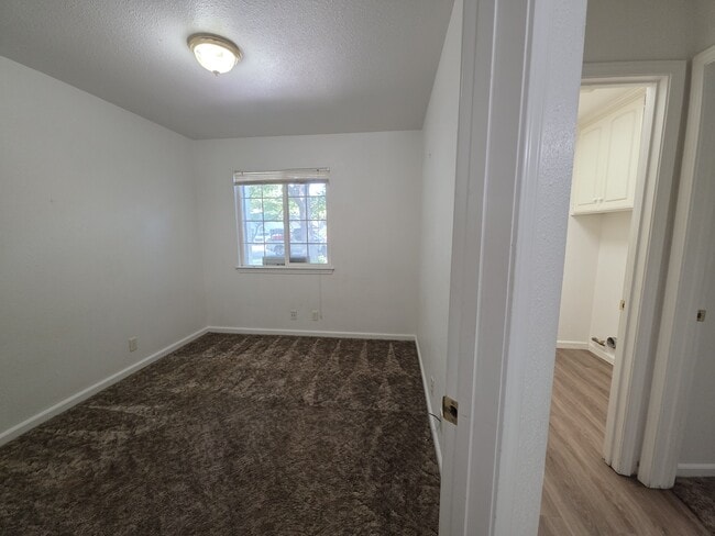 Building Photo - 819 Black Walnut Way