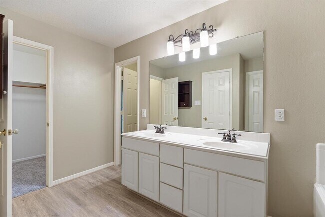 Building Photo - 15422 Elm Leaf Pl