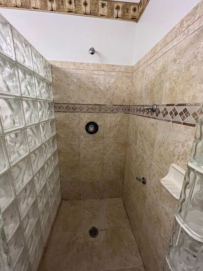 Building Photo - Merestone 1 level brick patio home. 2 Car garage, walk to The Point Shopping, restaurants and mov...