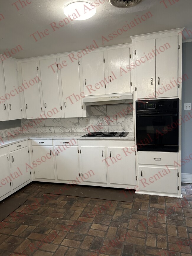 Building Photo - 1908 Roosevelt Dr