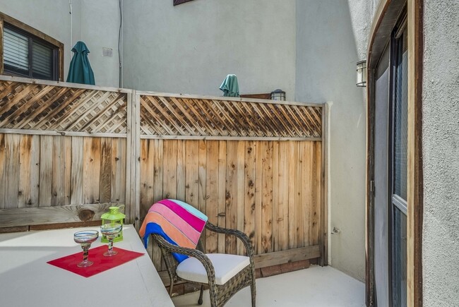 Building Photo - Beautiful Redondo Beach Townhouse