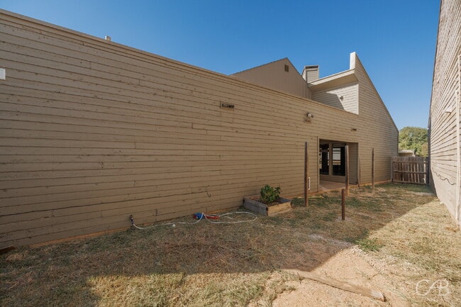 Building Photo - For Lease