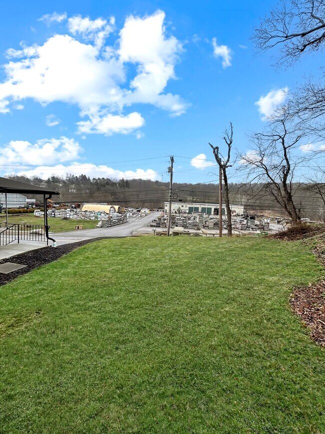 Building Photo - Charming 2-bedroom, 1-bath home in Oakdale, PA!