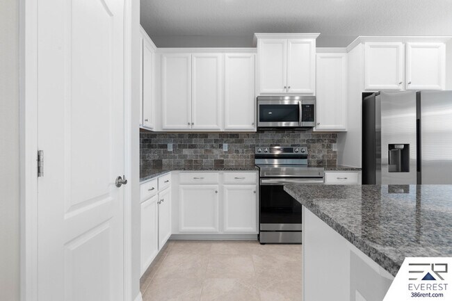 Building Photo - 12 Lysander Ln