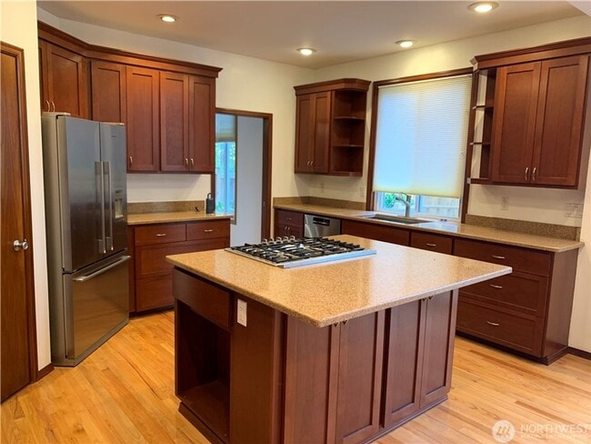 Building Photo - 4Bd/2.5Ba Sammamish Home