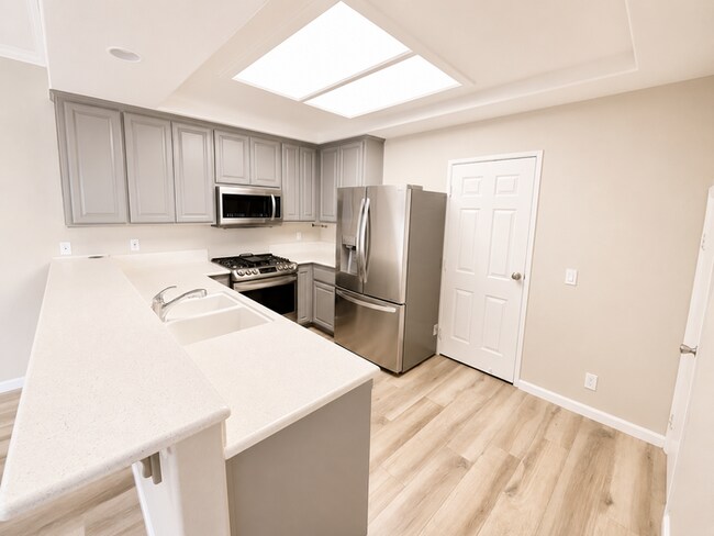 Building Photo - Coastal Living at It's Best! Pacific Beach Townhome with Incredible Rooftop Views!