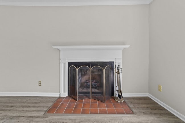 Building Photo - 803 W Davis St