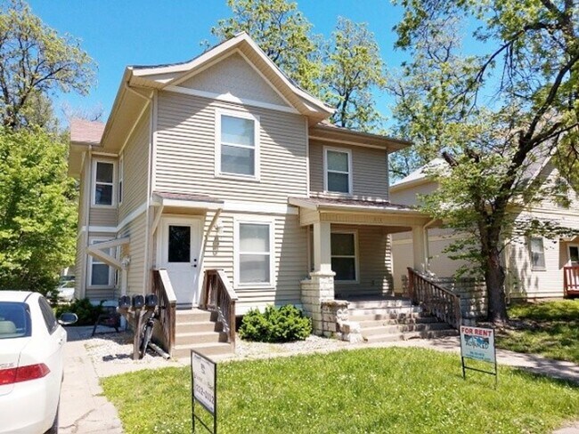 Building Photo - 818 Bluemont Ave